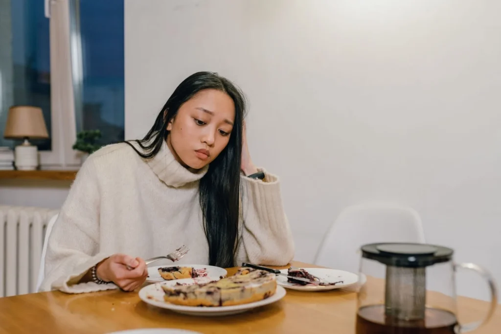 Image of Kenapa Saat Stres Ingin Ngemil Makanan Manis? Coba Trik Ini Biar Nggak Kebablasan