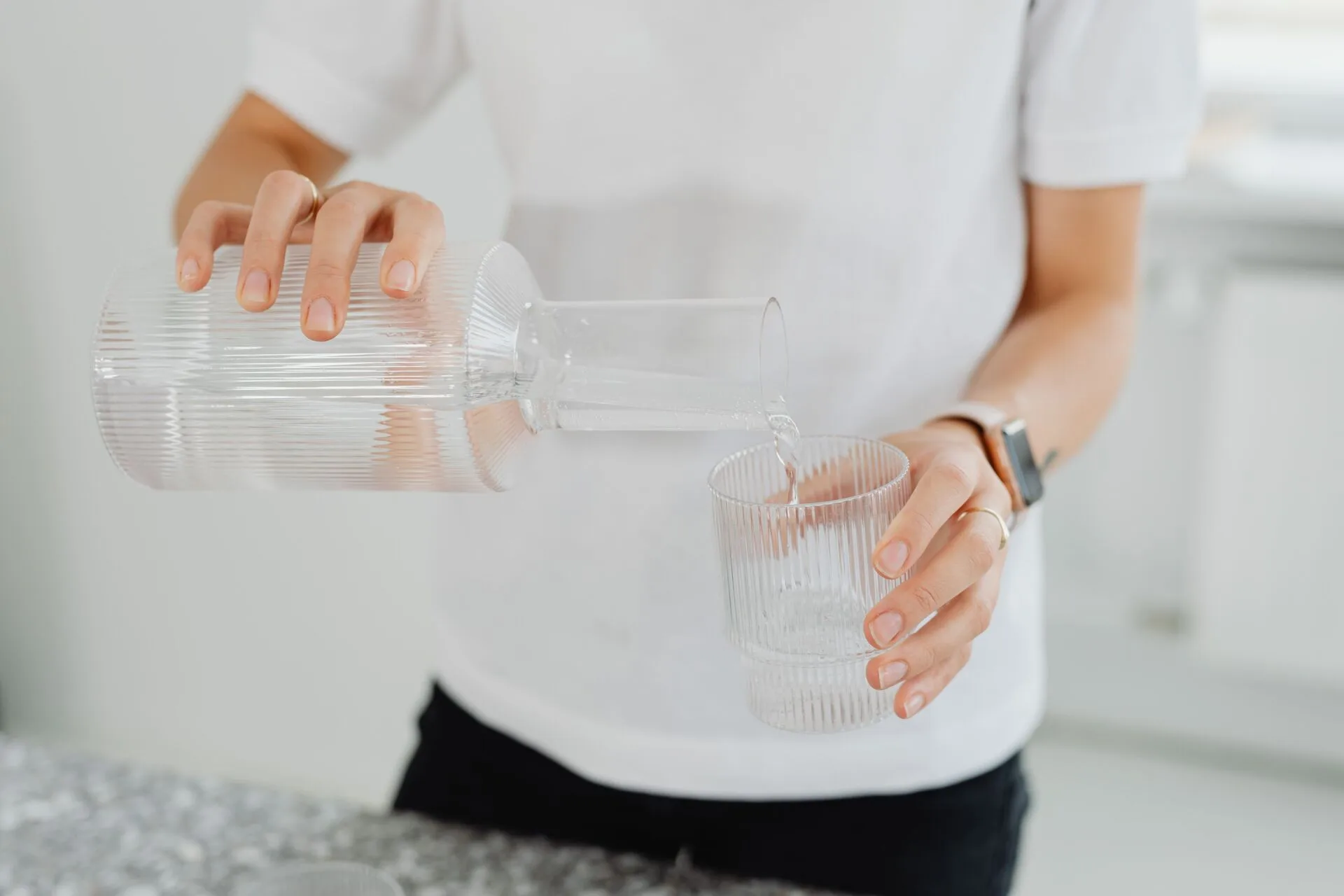 Manfaat Minum Air Putih Sebelum Makan untuk Cegah Kalap Photo